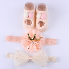 Load image into Gallery viewer, Newborn Baby Girls Headband Bow Flowers Cloth Hair Bands Hair Accessories Socks Gift Boxes Three-piece Suit