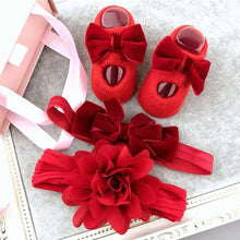 Load image into Gallery viewer, Newborn Baby Girls Headband Bow Flowers Cloth Hair Bands Hair Accessories Socks Gift Boxes Three-piece Suit